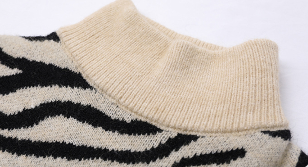 High neck leopard sweater