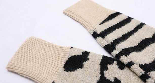 High neck leopard sweater